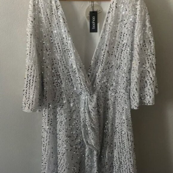 ✨ Boohoo Plus Twist Front Sequin Mini Dress ✨ - Picture 3 of 4